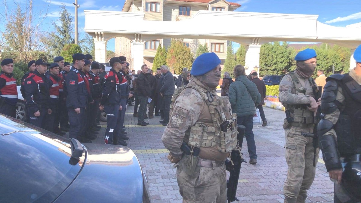 Kuzuluk Kaplıca Evlerinde Kongre gerginliği 