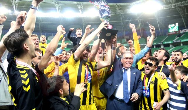 ASAKYAZISPOR NİHAYET BAL LİGİNE YÜKSELDİ 