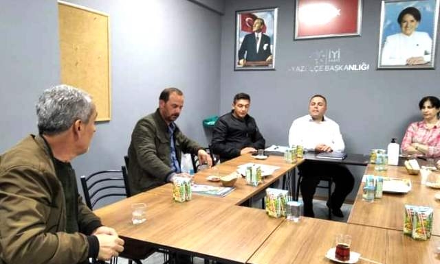 İyi Parti Akyazı yönetimi toplandı  