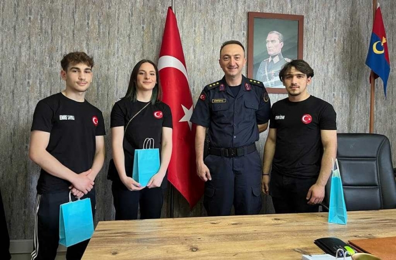Komutan Gümüşbaş başarılı sporcuları ağırladı  